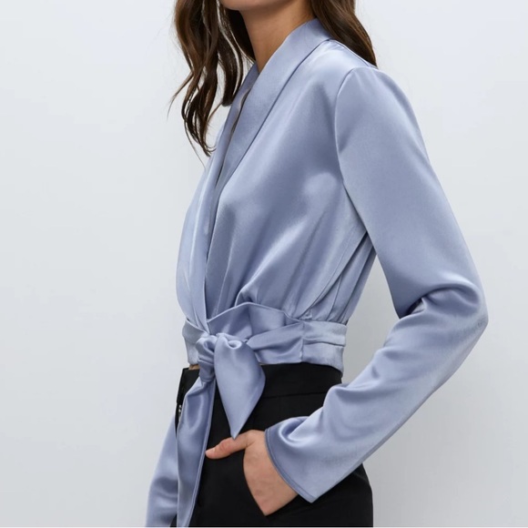 NWOT Aritzia Babaton Davis Blouse - gold/yellow- XS - Picture 12 of 13